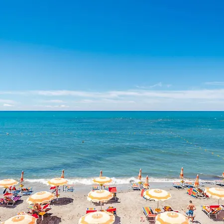 Aragosta Hotel 4*