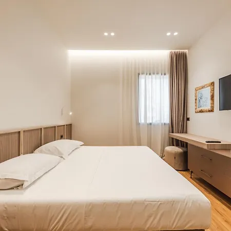 Aragosta Hotel Durrës