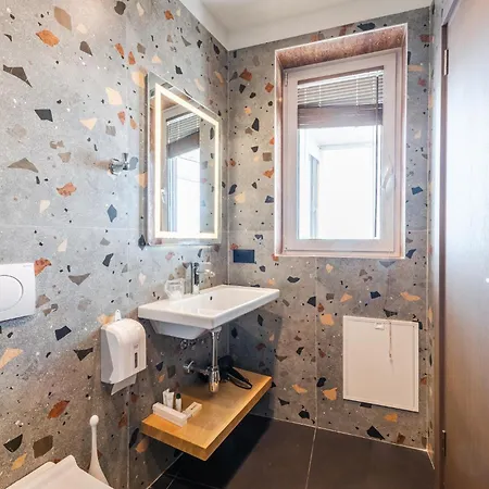 Aragosta מלון דורס