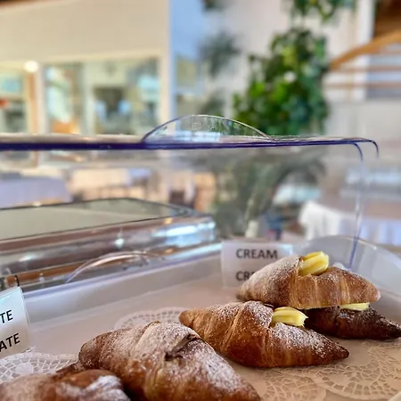 מלון Aragosta 4*